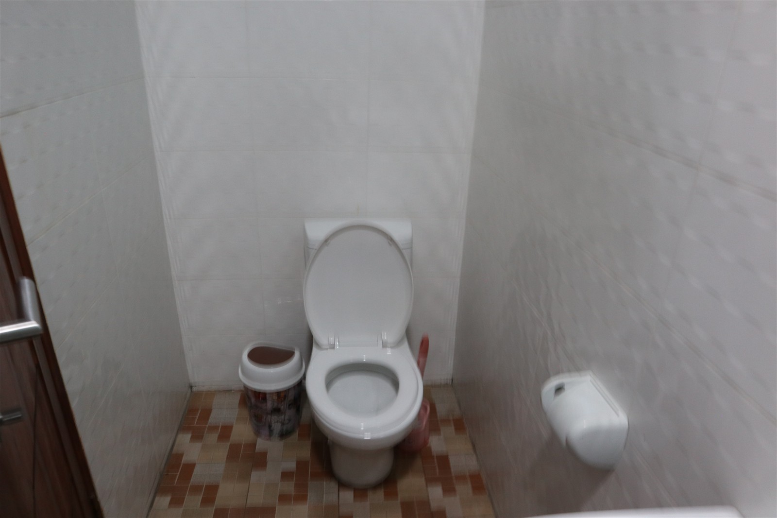 Executive Room Two Washroom